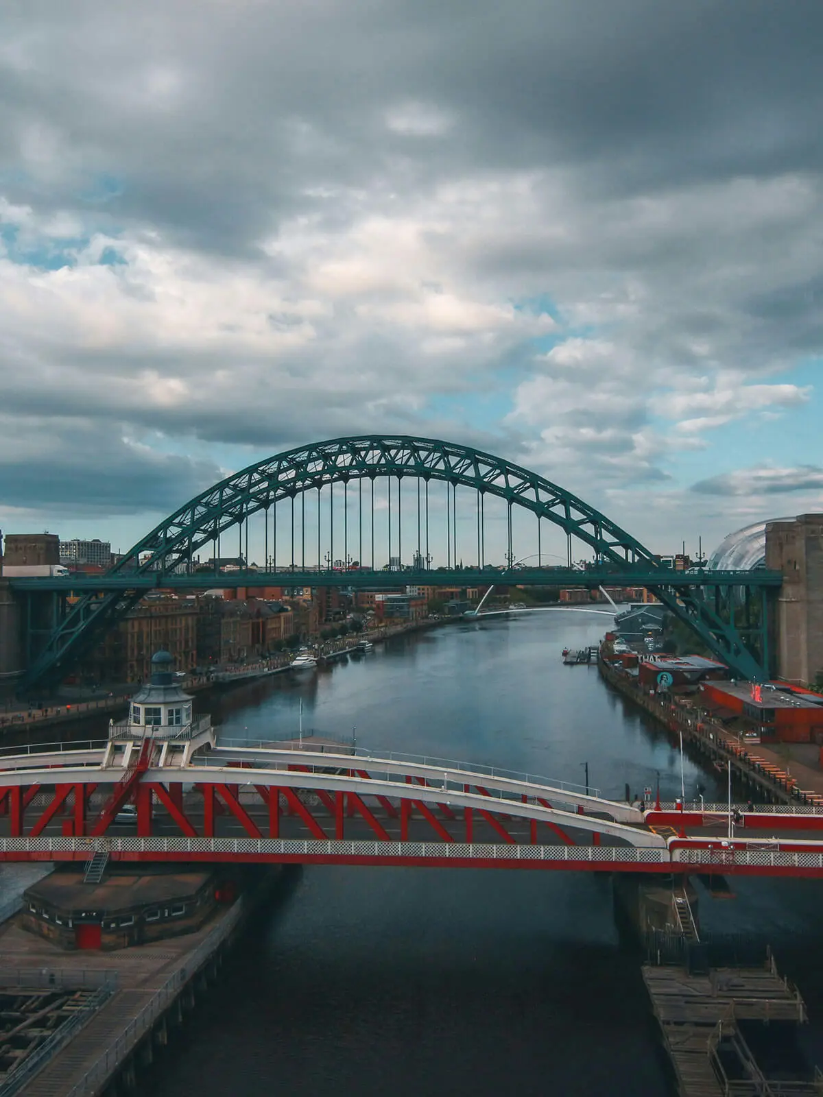 The Tyne Bridge and Swing Bridge linking Newcastle and Gateshead, reflecting OTL’s seamless refrigerated truck transport network for time-sensitive temperature-controlled shipments.